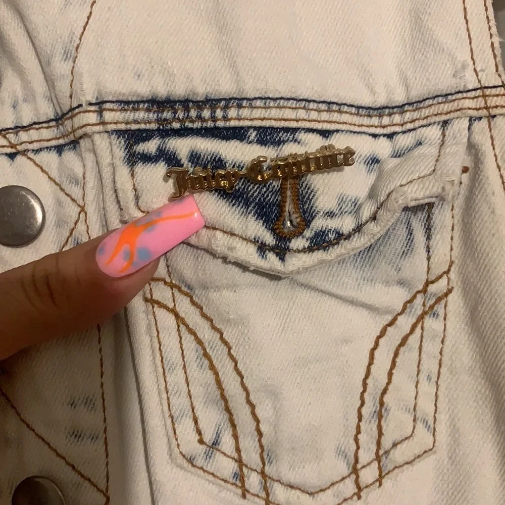 Boho Light Wash Ripped Frayed Denim Vest Jacket Juicy Couture Vintage Pin - Picture 2 of 9
